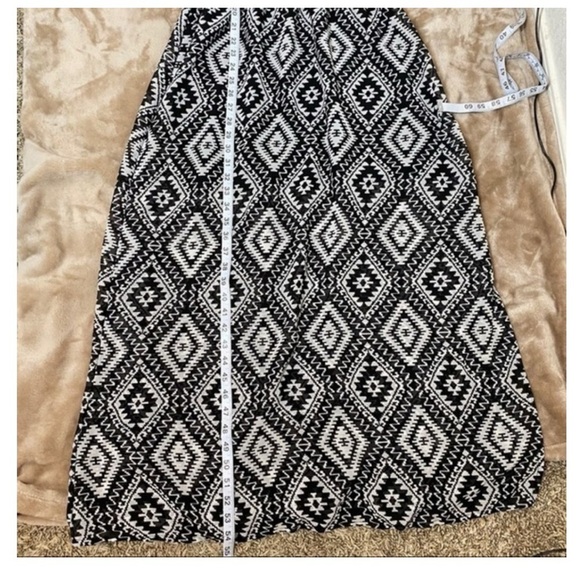 Indulge black and white geometric pattern sleeveless side slit Maxi Dress - Picture 8 of 11